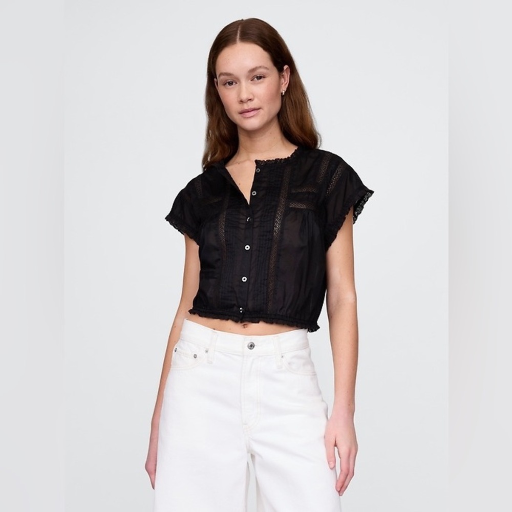 NEW! GAP Black Ruffle Pintuck Crop Top - Size Large 🍓2️⃣